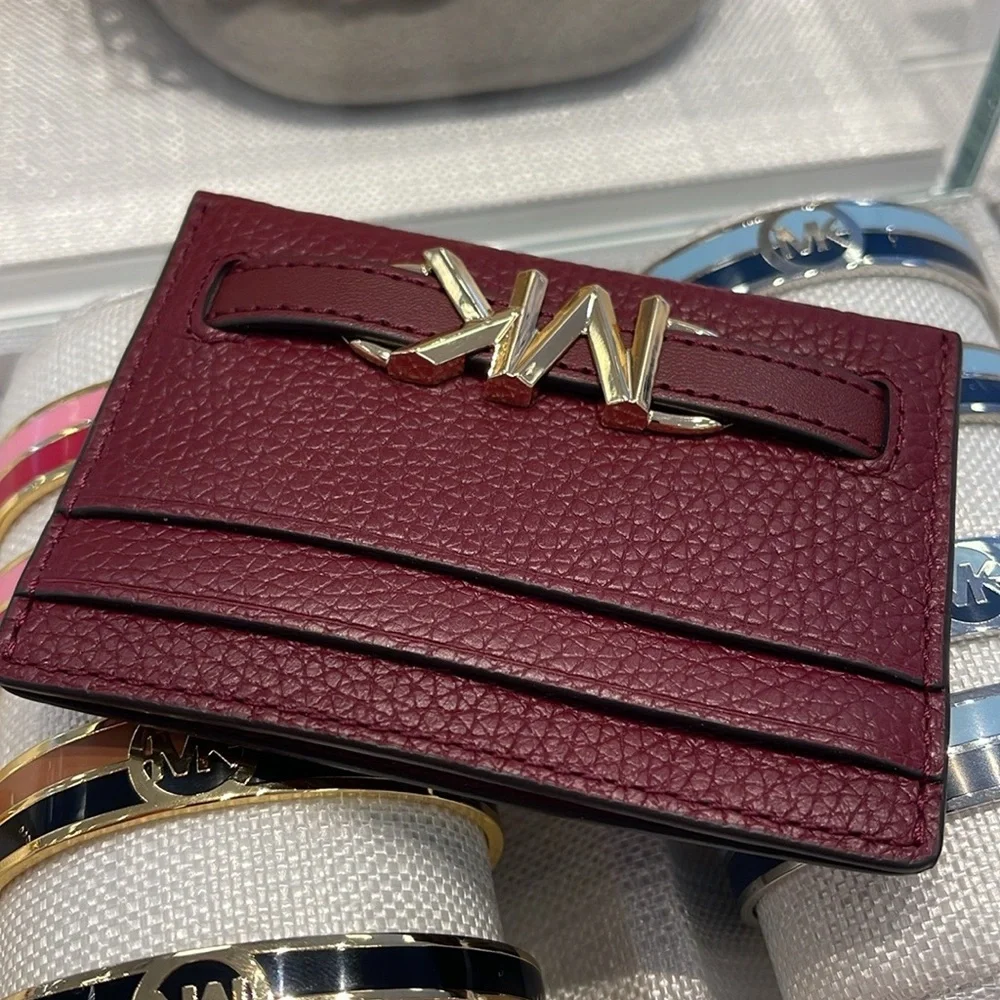 MICHAEL KORS
Reed Large Pebbled Leather Card Holder Case
Dark Cherry
NWT - Picture 14 of 16